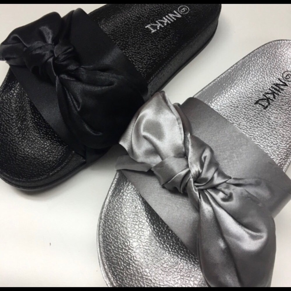 Nikki bow slides. Only one left!! - Picture 2 of 6